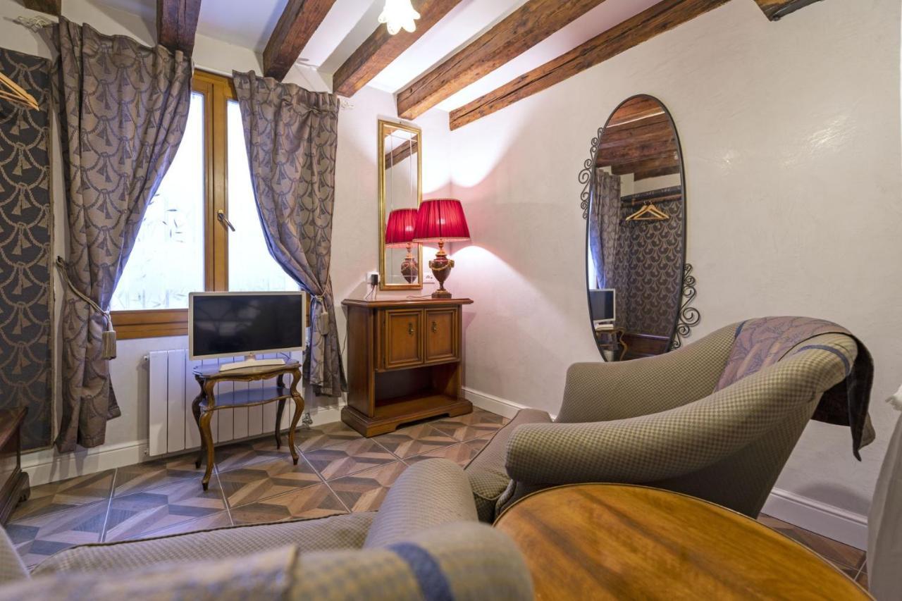 Il Nido Di San Stae Apartment เวนิส ภายนอก รูปภาพ